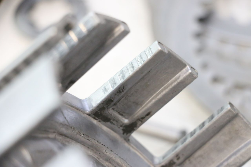 photo de EMBRAYAGE SUZUKI SV S 650 (1999 - 2002) - Gros plan technique
