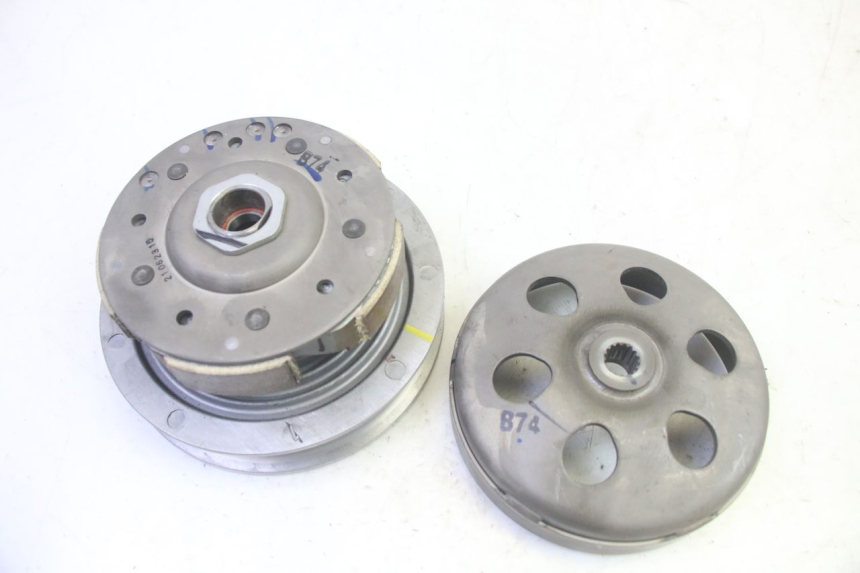 photo de EMBRAYAGE YAMAHA TRICITY 300 (2020 - 2024) - Gros plan technique