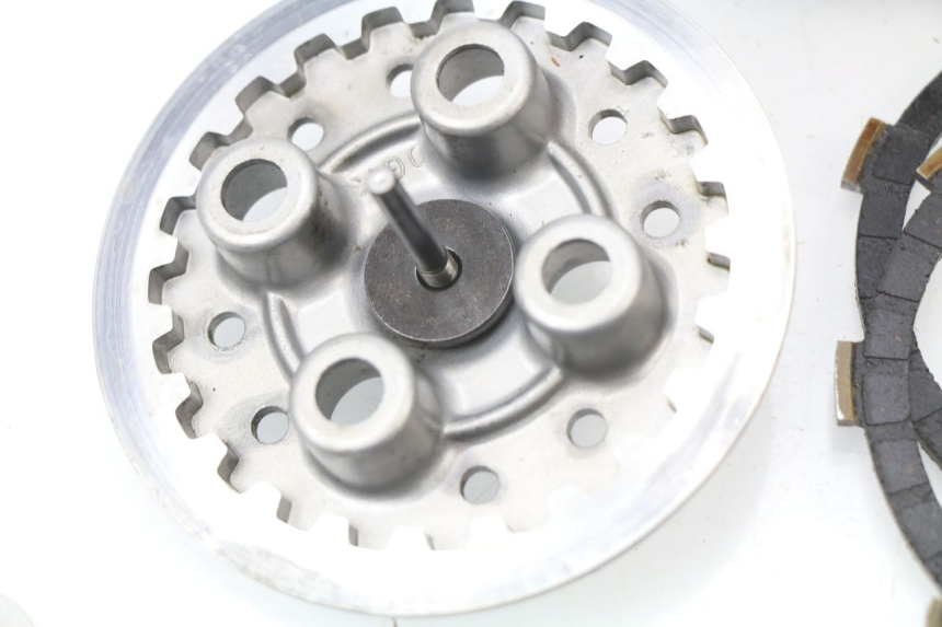 photo de EMBRAYAGE YAMAHA TTR 125 (2000 - 2020) - Vue rapprochée