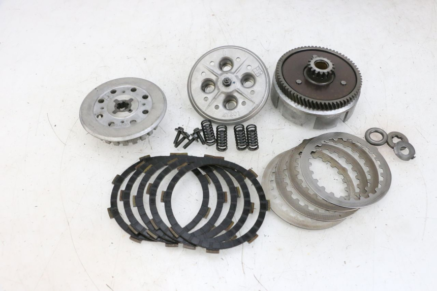 photo de EMBRAYAGE YAMAHA TTR 125 (2000 - 2020) - Détails caractéristiques