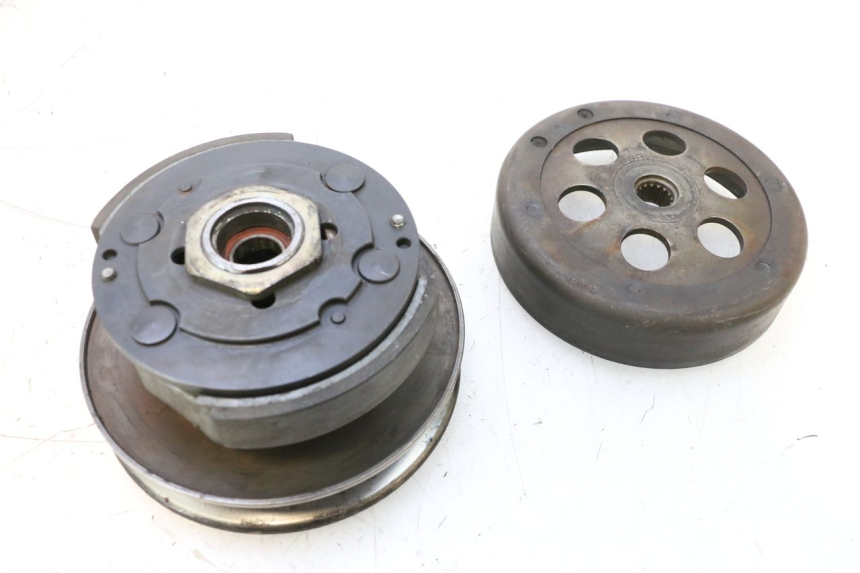photo de EMBRAYAGE YAMAHA X-MAX XMAX 125 (2010 - 2013) - Gros plan technique