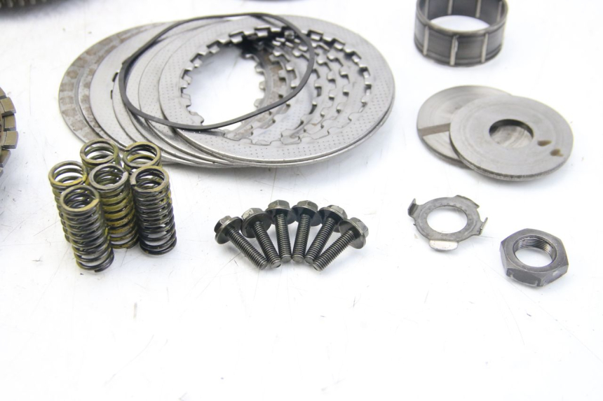 photo de EMBRAYAGE YAMAHA FZS FAZER 600 (2001 - 2003)