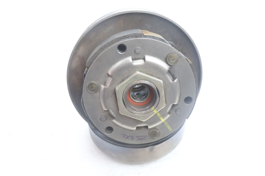 photo de EMBRAYAGE YAMAHA YP MAJESTY 125 (2002 - 2006) - Gros plan technique