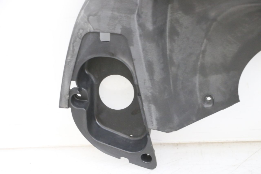 photo de ENTOURAGE COMPTEUR SYM GTS EVO 125 (2009 - 2013) - Détails caractéristiques