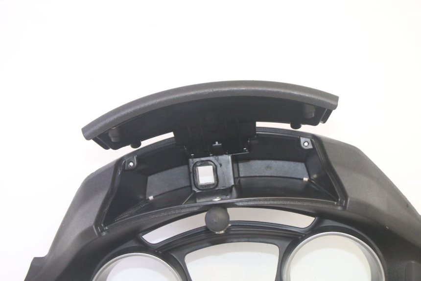 photo de ENTOURAGE COMPTEUR PIAGGIO MP3 HPE 350 (2018 - 2020) - Autre angle de vue