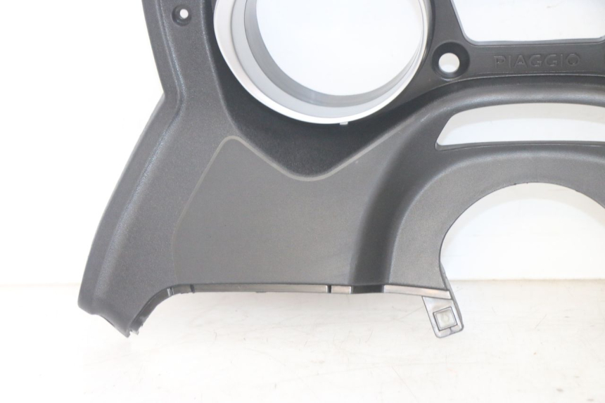 photo de ENTOURAGE COMPTEUR PIAGGIO MP3 HPE 300 (2019 - 2026) - Photo complémentaire