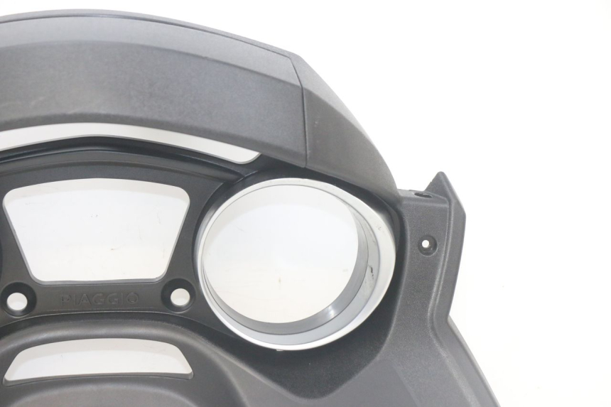 photo de ENTOURAGE COMPTEUR PIAGGIO MP3 HPE 300 (2019 - 2026) - Focus structure