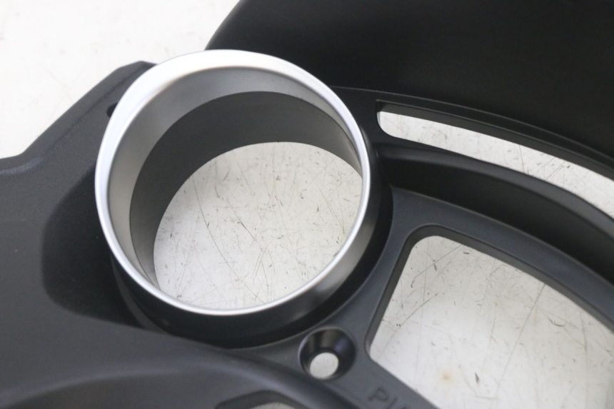 photo de ENTOURAGE COMPTEUR PIAGGIO MP3 HPE 300 (2019 - 2026) - Zoom état d’usage