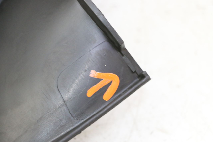 photo de ENTOURAGE COMPTEUR PIAGGIO MP3 RL 250 (2007 - 2010)