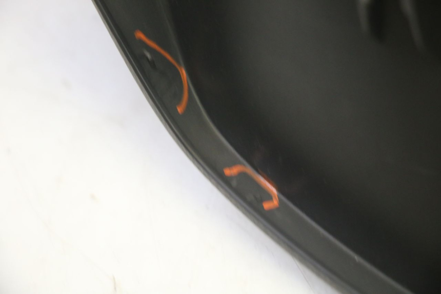 photo de ENTOURAGE COMPTEUR PIAGGIO MP3 RL 250 (2007 - 2010) - Points de fixation