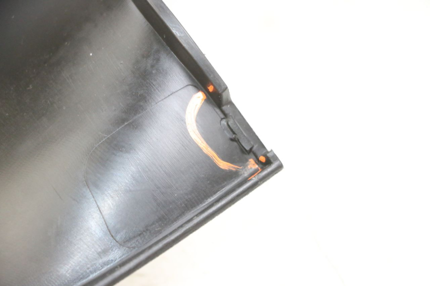 photo de ENTOURAGE COMPTEUR PIAGGIO MP3 RL 250 (2007 - 2010) - Zoom état d’usage