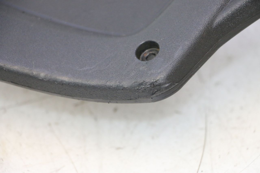 photo de ENTOURAGE COMPTEUR PIAGGIO MP3 500 (2016 - 2018) - Points de fixation