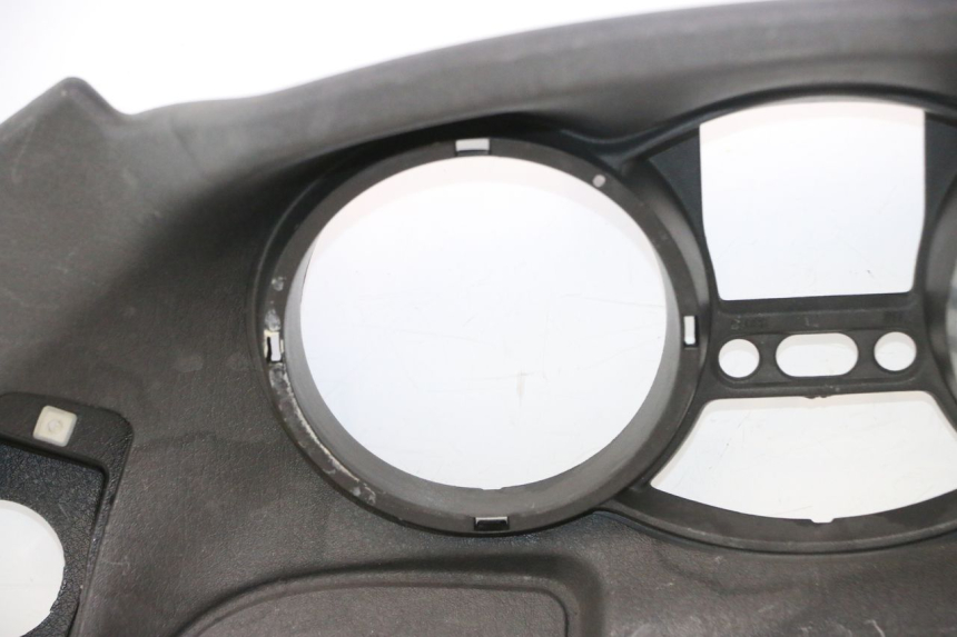 photo de ENTOURAGE COMPTEUR PIAGGIO MP3 500 (2011 - 2015) - Vue rapprochée