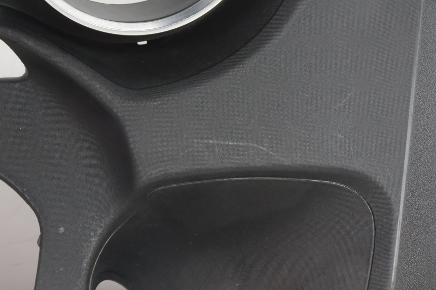 photo de ENTOURAGE COMPTEUR PIAGGIO MP3 500 (2016 - 2018) - Autre angle de vue