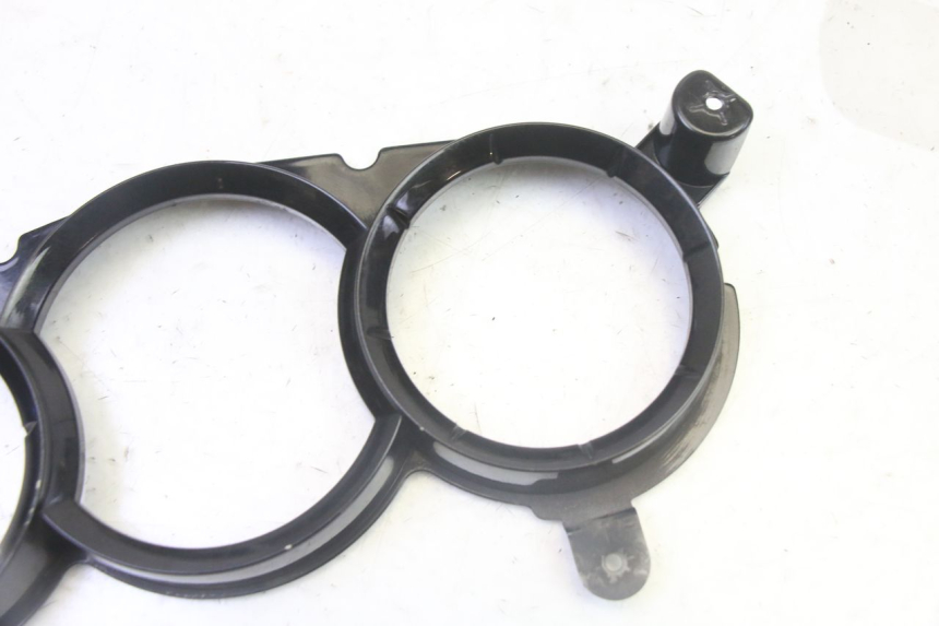 photo de ENTOURAGE COMPTEUR PEUGEOT SATELIS 125 (2013 - 2018) - Zoom état d’usage