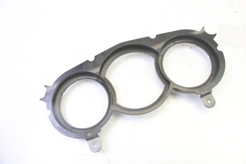 photo de ENTOURAGE COMPTEUR PEUGEOT SATELIS 125 (2013 - 2018) - Gros plan technique