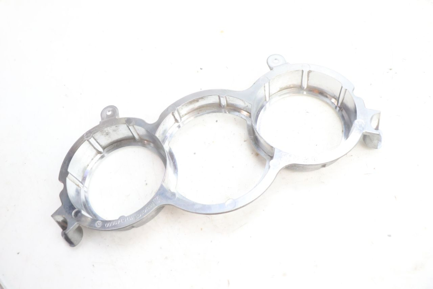 photo de ENTOURAGE COMPTEUR PEUGEOT SATELIS 125 (2006 - 2009) - Autre angle de vue