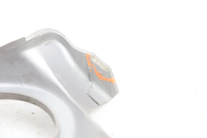 photo de ENTOURAGE COMPTEUR APRILIA SCARABEO GT 125 (1999 - 2007) - Autre angle de vue