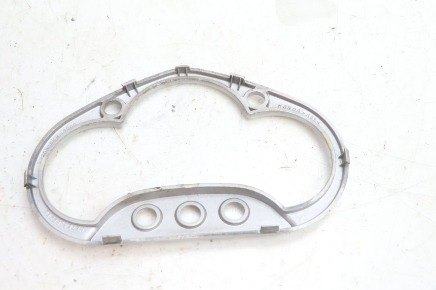 photo de ENTOURAGE COMPTEUR HONDA SH 125 (2001 - 2003) - Zoom état d’usage