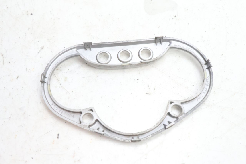 photo de ENTOURAGE COMPTEUR HONDA SH 125 (2001 - 2003) - Autre angle de vue