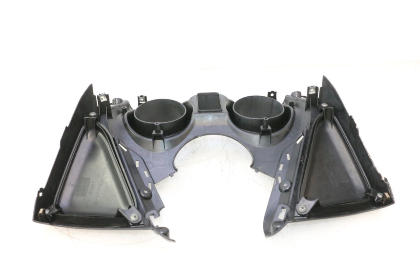 photo de ENTOURAGE COMPTEUR YAMAHA X-MAX XMAX 125 (2010 - 2013) - Gros plan technique