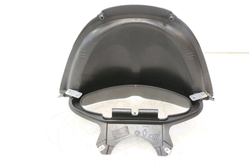 photo de ENTOURAGE COMPTEUR PIAGGIO X8 STREET 125 (2006 - 2007) - Gros plan technique
