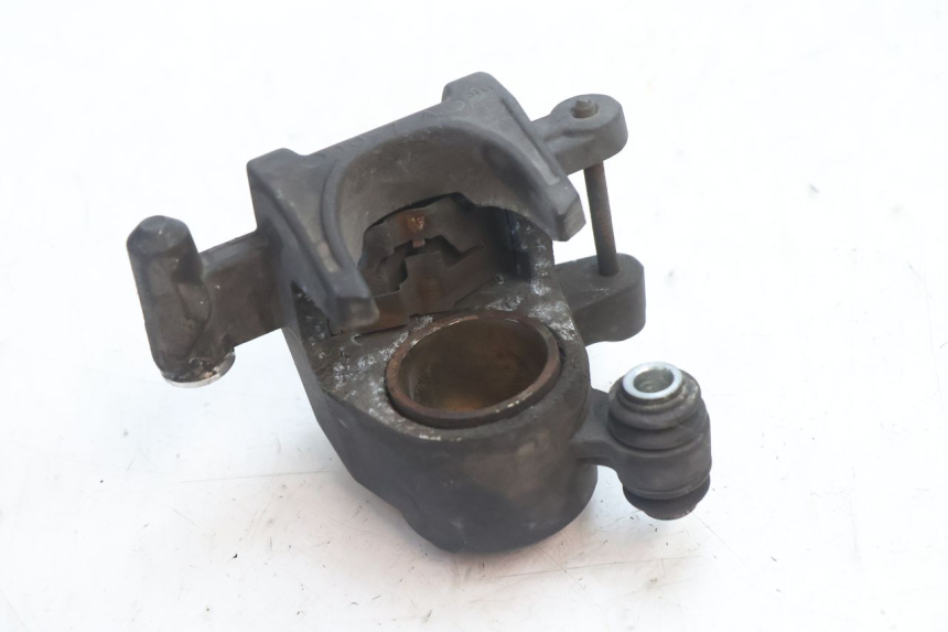 photo de ETRIER FREIN ARRIERE SUZUKI GSR 600 (2005 - 2012) - Gros plan technique