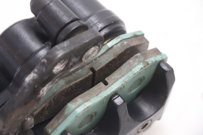 photo de ÉTRIER DE FREIN ARRIÈRE PIAGGIO MP3 LT 400 (2007 - 2012) - Points de fixation