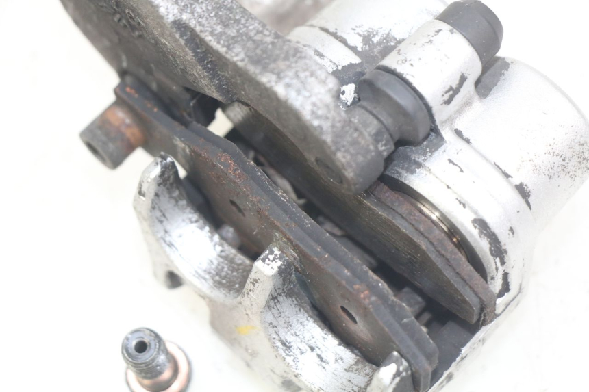 photo de ÉTRIER DE FREIN ARRIÈRE PEUGEOT SATELIS 125 (2010 - 2012)