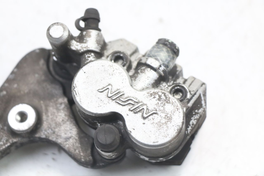 photo de ÉTRIER DE FREIN ARRIÈRE PEUGEOT SATELIS 125 (2010 - 2012) - Zoom état d’usage