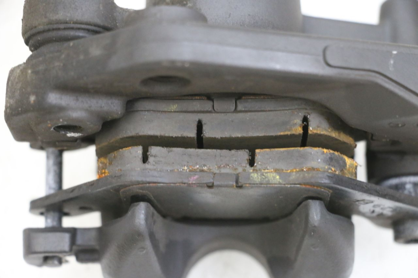 photo de ETRIER FREIN ARRIERE YAMAHA TRICITY 300 (2020 - 2024) - Zoom état d’usage