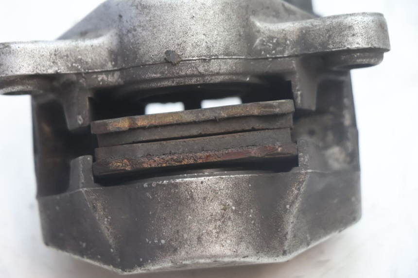 photo de ÉTRIER DE FREIN ARRIÈRE YAMAHA XMAX X-MAX 125 (2006 - 2009) - Vue d’ensemble