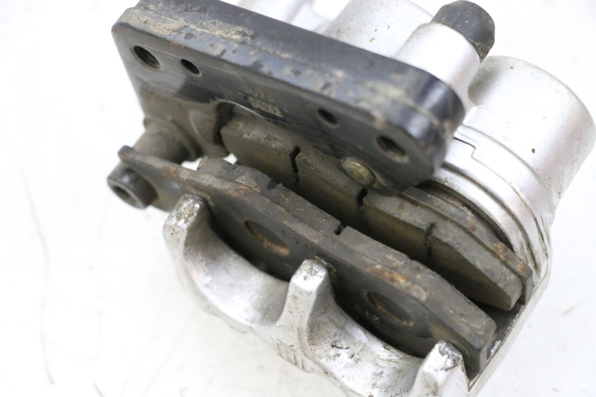 photo de ÉTRIER DE FREIN AVANT KYMCO AGILITY 4T 50 (2018 - 2022) - Autre angle de vue