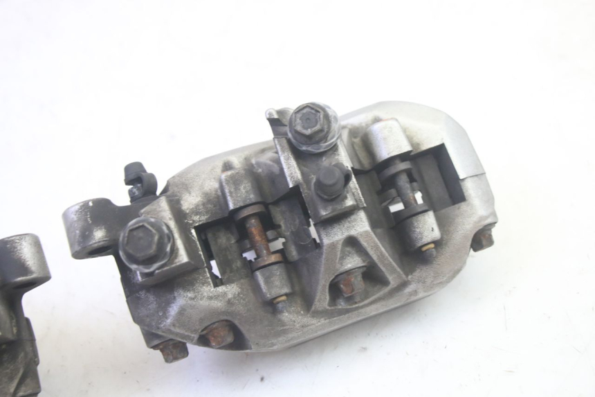 photo de ETRIER FREIN AVANT YAMAHA FJR ABS 1300 (2006 - 2012) - Points de fixation
