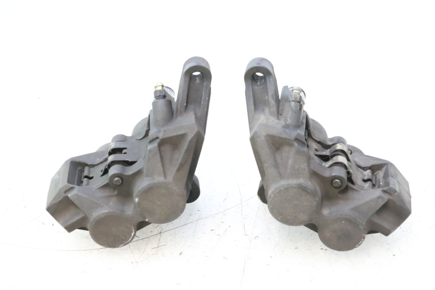 photo de ETRIER FREIN AVANT YAMAHA FJR 1300 (2001 - 2005) - Gros plan technique