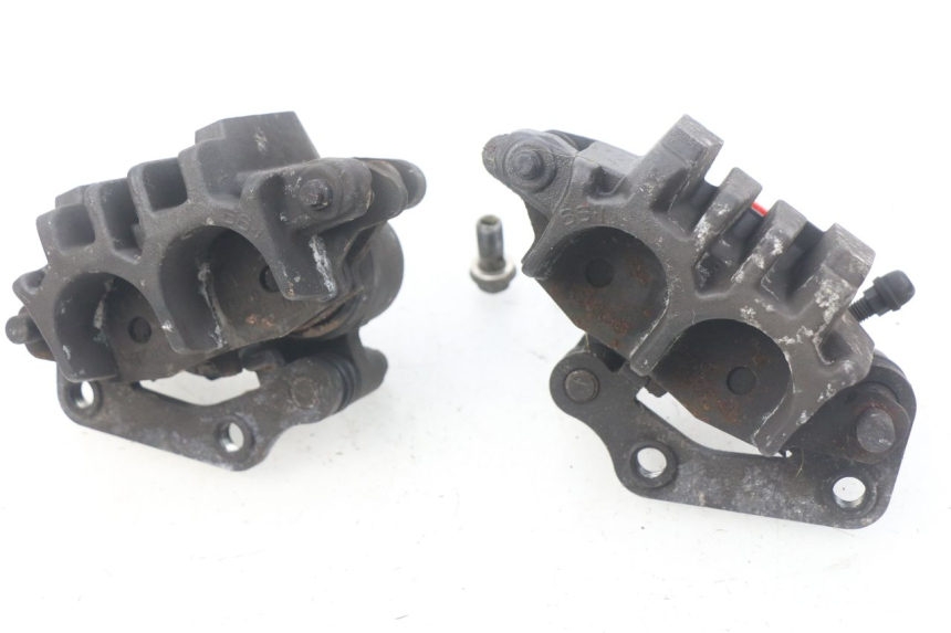 photo de ETRIER FREIN AVANT SUZUKI GSF N BANDIT 600 (2000 - 2004) - Gros plan technique