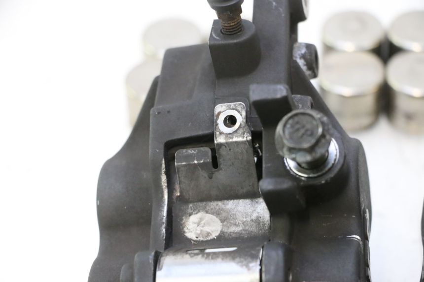 photo de ETRIER FREIN AVANT SUZUKI GSF N BANDIT 1200 (2001 - 2005) - Zoom état d’usage