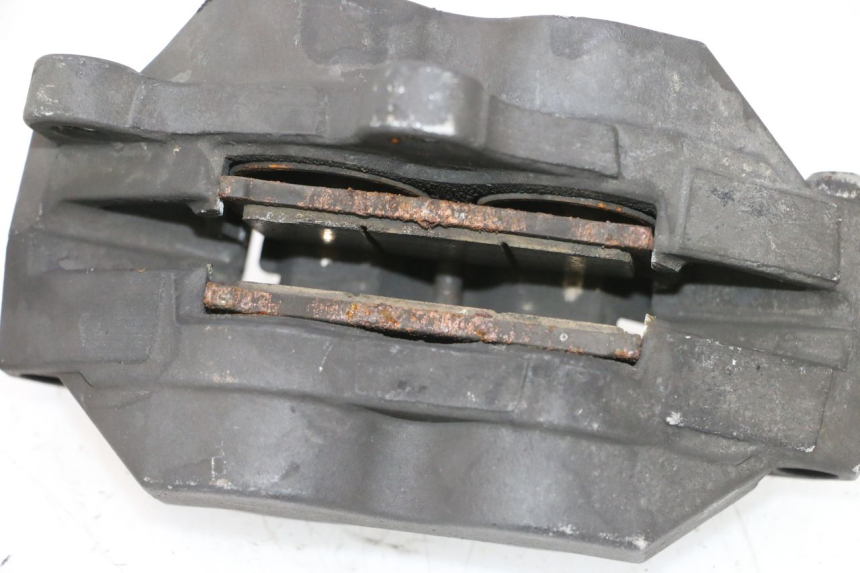 photo de ETRIER FREIN AVANT SUZUKI GSR 600 (2005 - 2012) - Gros plan technique