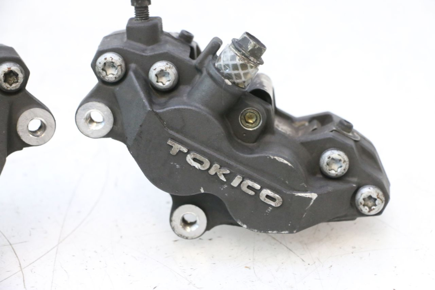photo de ETRIER FREIN AVANT SUZUKI GSR 600 (2005 - 2012) - Marquages et références