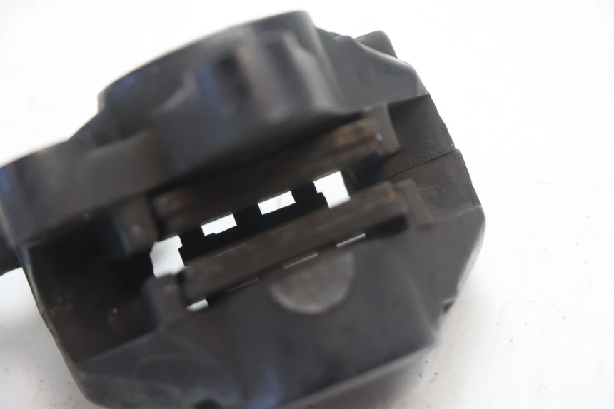 photo de ÉTRIER DE FREIN AVANT PEUGEOT LUDIX 50 (2008 - 2017) - Points de fixation