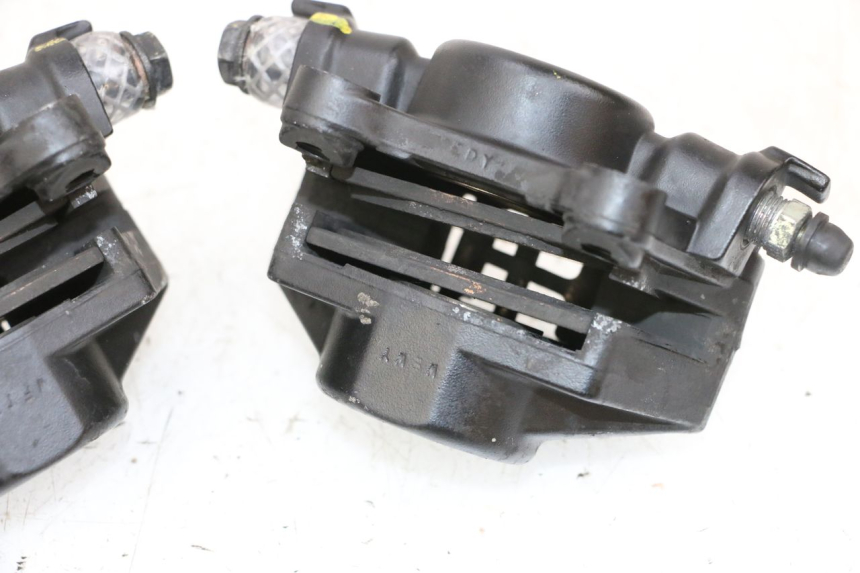 photo de ETRIER FREIN AVANT PIAGGIO MP3 HPE 300 (2019 - 2026) - Gros plan technique