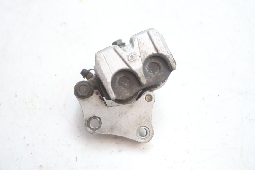photo de ETRIER FREIN AVANT YIYING RETRO 125 (2008 - 2018) - Gros plan technique