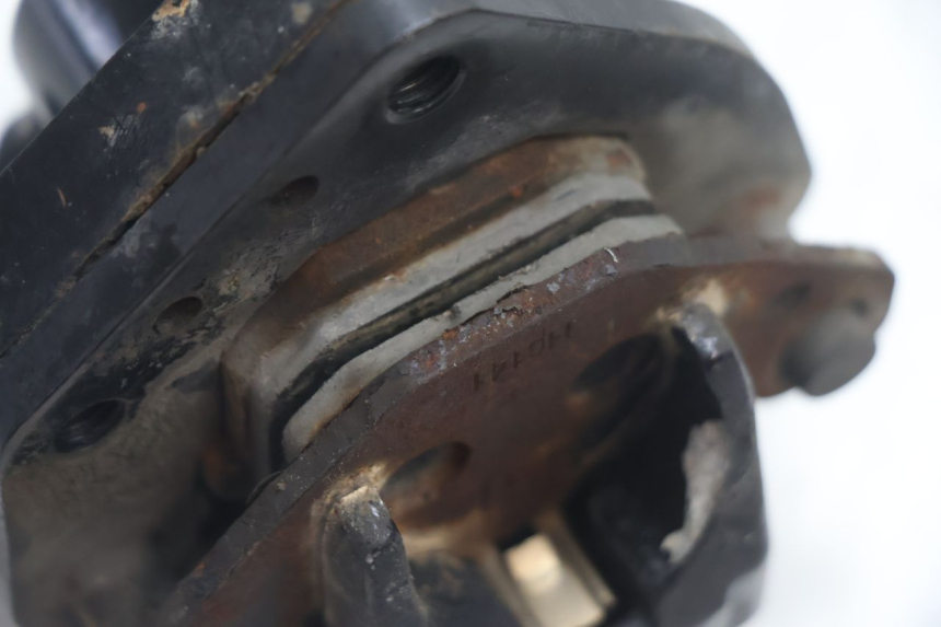 photo de ÉTRIER DE FREIN AVANT PEUGEOT TKR TREKKER FURIOUS 50 (2005 - 2014) - Points de fixation