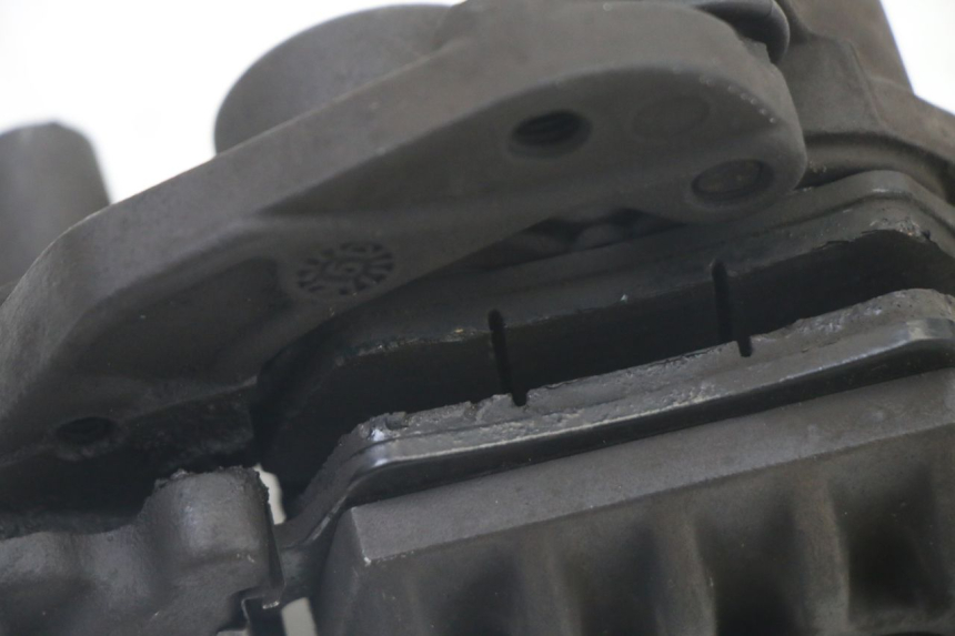 photo de ÉTRIER DE FREIN AVANT SUZUKI UH BURGMAN 125 (2002 - 2006)