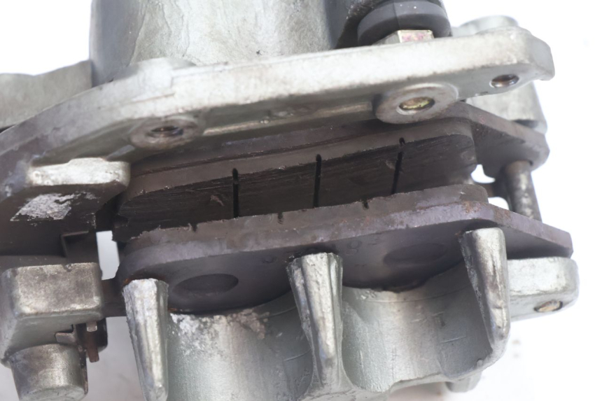 photo de ETRIER FREIN AVANT DAELIM VJ ROADWIN 125 (2004 - 2007) - Points de fixation