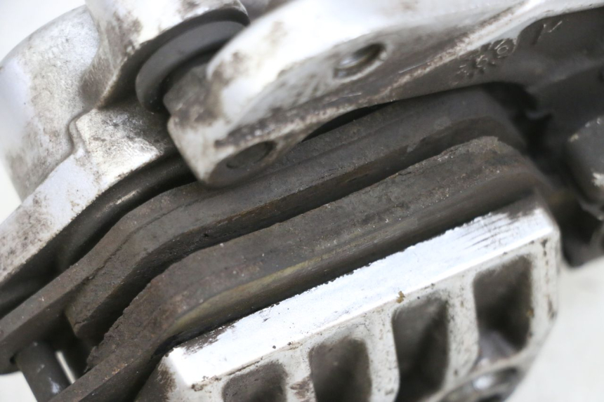 photo de ÉTRIER DE FREIN AVANT YAMAHA XMAX X-MAX 125 (2006 - 2009) - Autre angle de vue