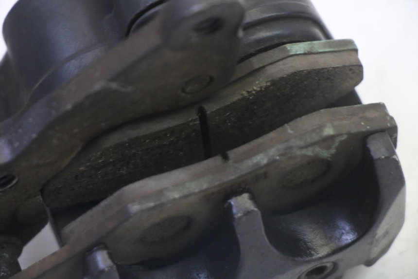 photo de ÉTRIER DE FREIN AVANT PIAGGIO XEVO - X EVO 125 (2007 - 2016) - Gros plan technique