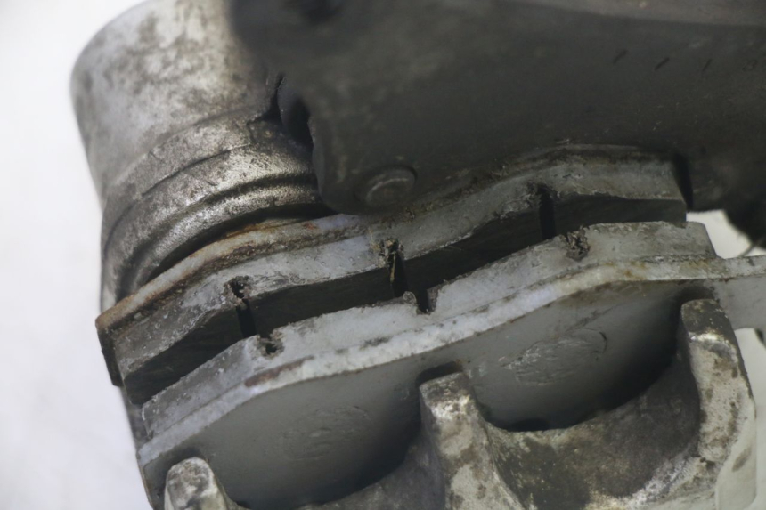 photo de ETRIER FREIN AVANT KYMCO ZING 125 (1997 - 2003) - Points de fixation