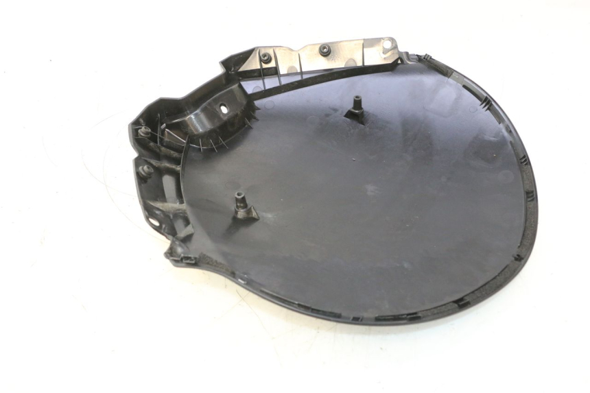 photo de FACE AVANT INTERIEUR SUZUKI BURGMAN 125 (2007 - 2014) - Autre angle de vue