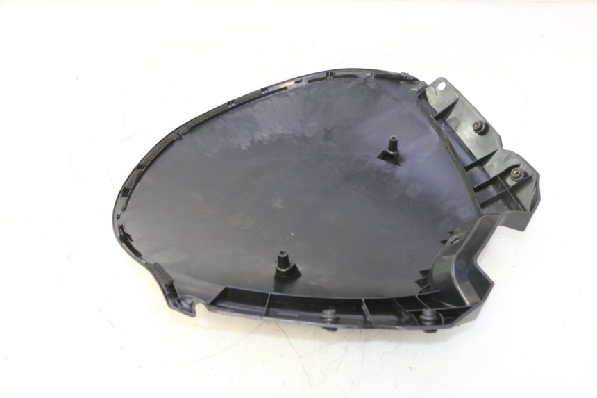 photo de FACE AVANT INTERIEUR SUZUKI BURGMAN 125 (2007 - 2014) - Gros plan technique